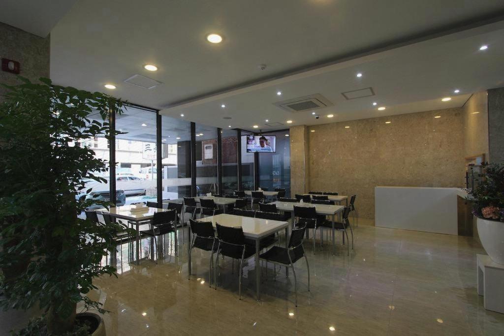 Reve Business Hotel Jeju Buitenkant foto