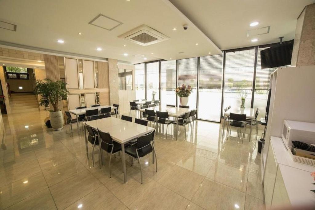 Reve Business Hotel Jeju Buitenkant foto